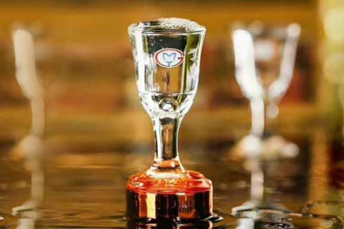 为何喝酱香型白酒都喜欢用茅台杯1.jpg
