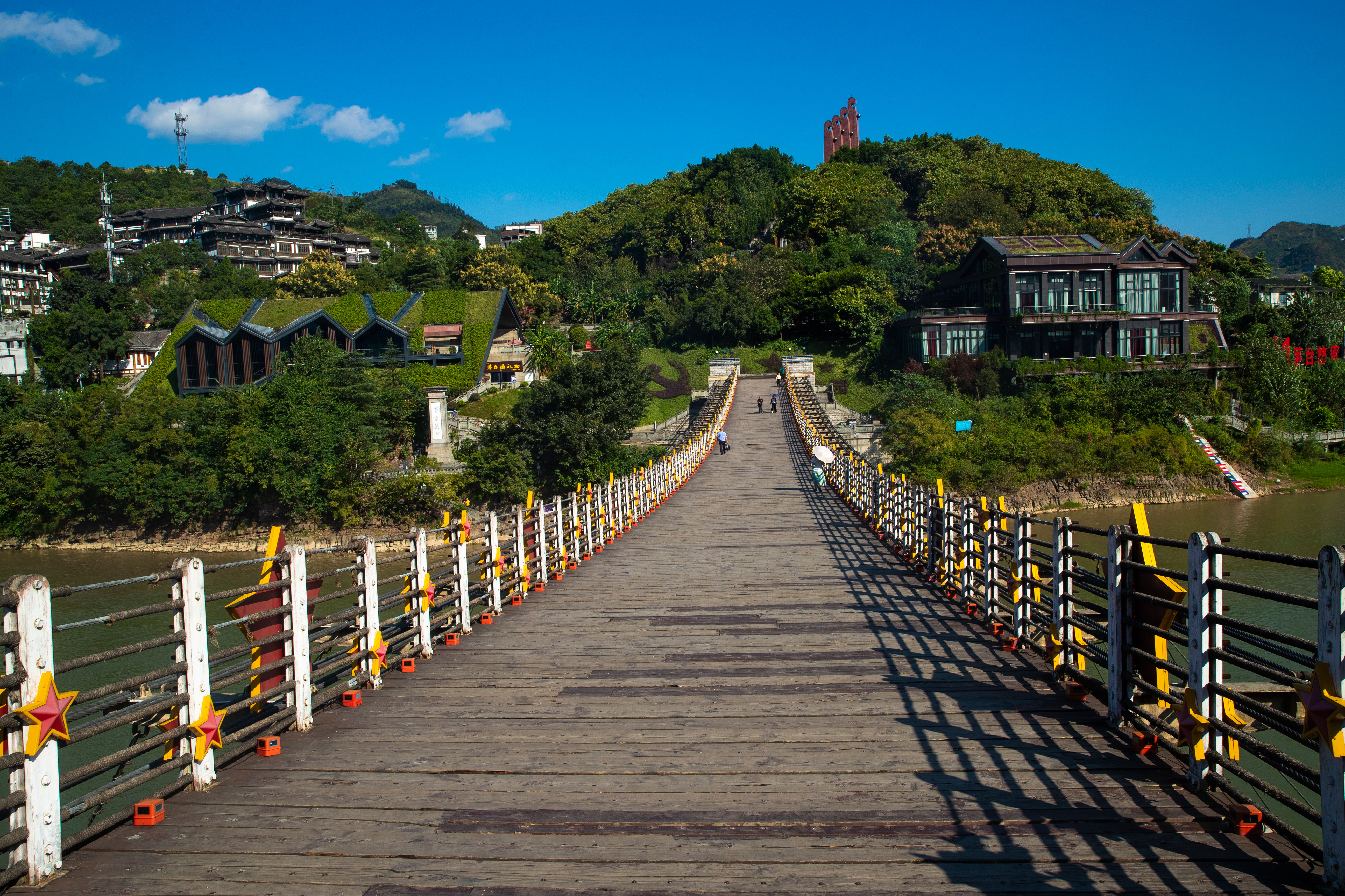“畅游赤水河·乐享茅台镇”中国酒都文化旅游季拉开大幕 “畅游赤水河·乐享茅台镇”中国酒都文化旅游季拉开大幕