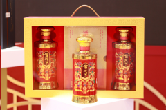 秉持古法酿造工艺，贺天下发挥核心产区优势，造就卓越酱酒品质