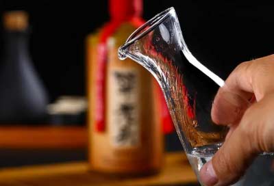 从哪些方面能够看出酱香酒和浓香酒的差别