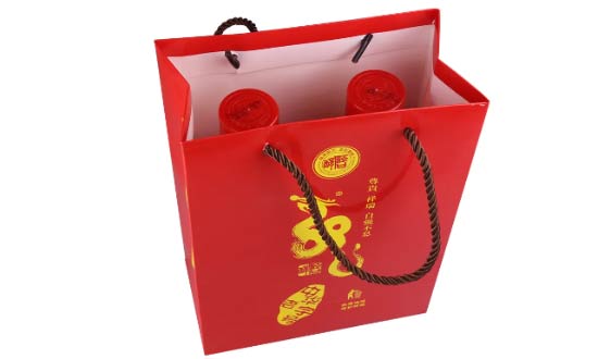 为什么酱香白酒酒液微黄透明